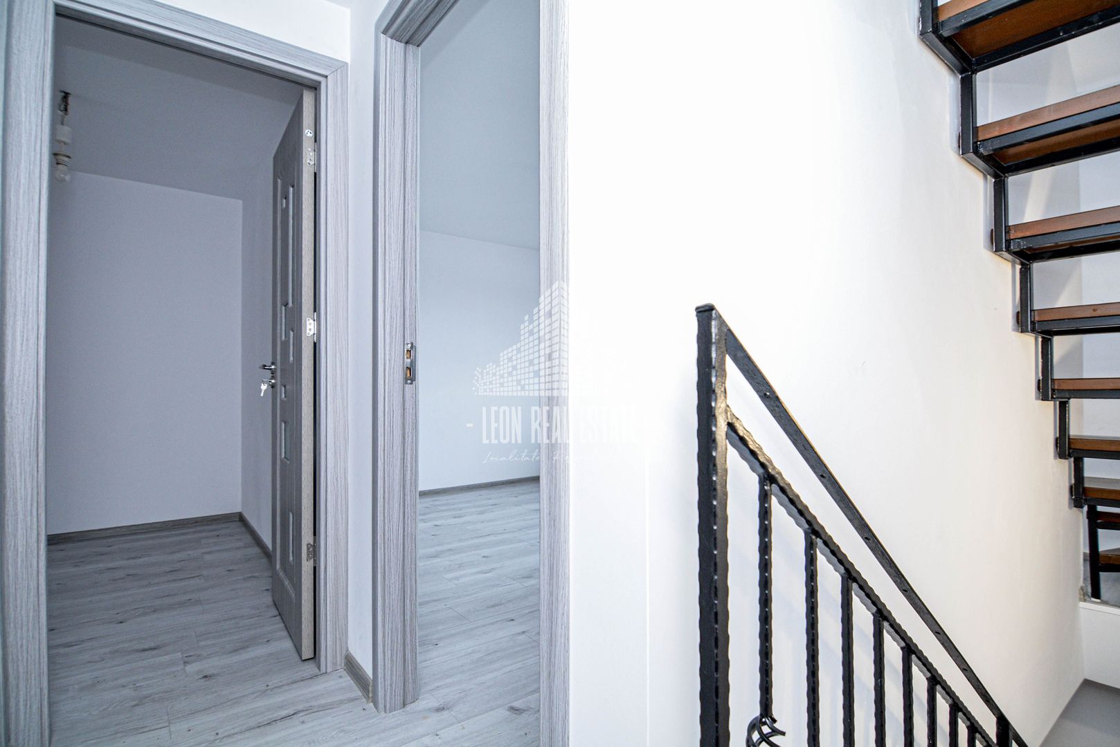 Casă înșiruită în prima parte a Florestiului, zona Stadion - Someșului - Poză 12