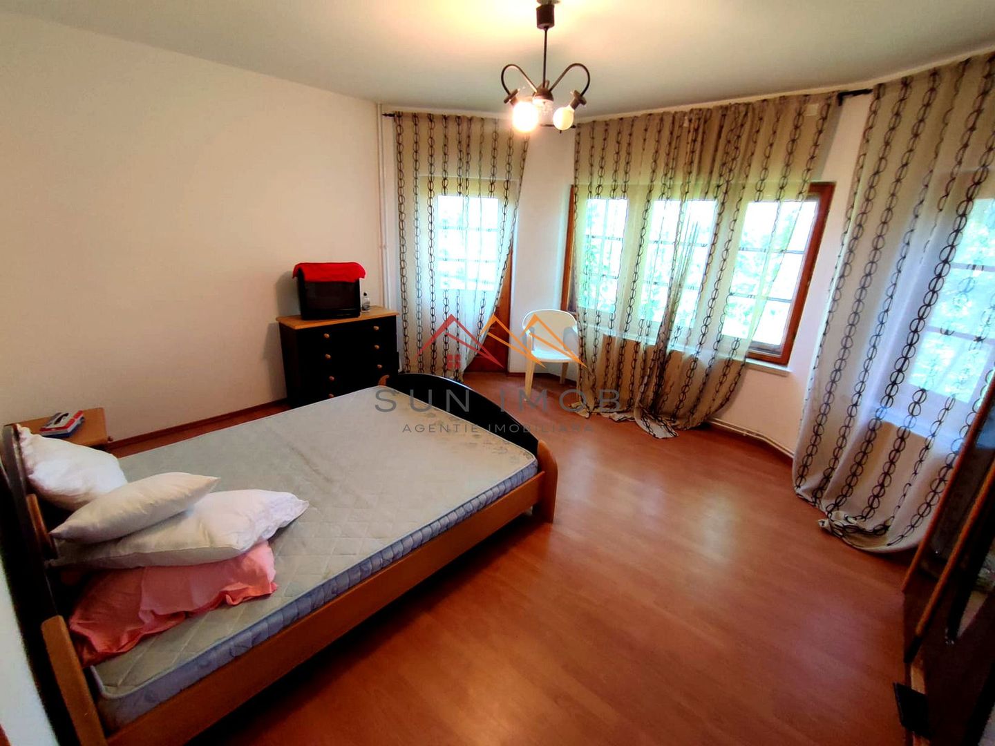 VILĂ DE VÂNZARE | CORNU DE JOS | 2.392 MP TEREN | PISCINĂ | 250.000 - Poză 8