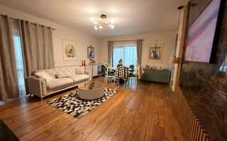 Apartament tip penthouse cu terasa si acces la curte - Poză 2