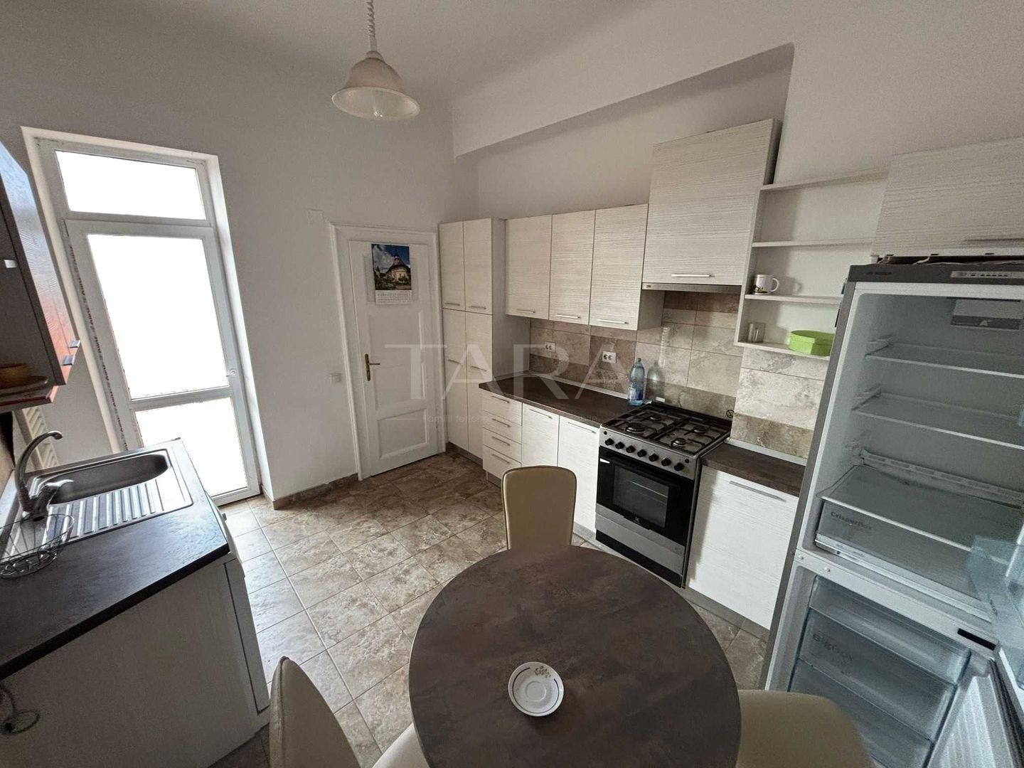 Apartament cu pivniță, mansardă și teren în curte comună. Central Cluj - Poză 4