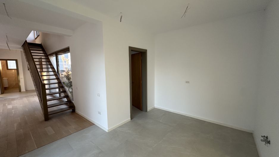 Casa cu 5 camere - Dumbarvita - Poză 14