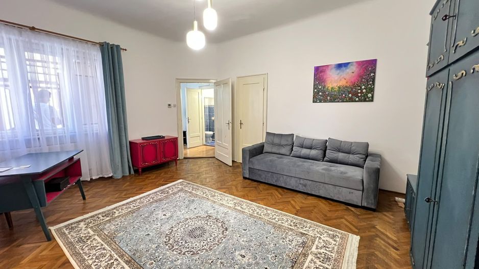 Apartament spatios cu 3 camere | 83 mp + veranda + curte | Ultracentral - Poză 3