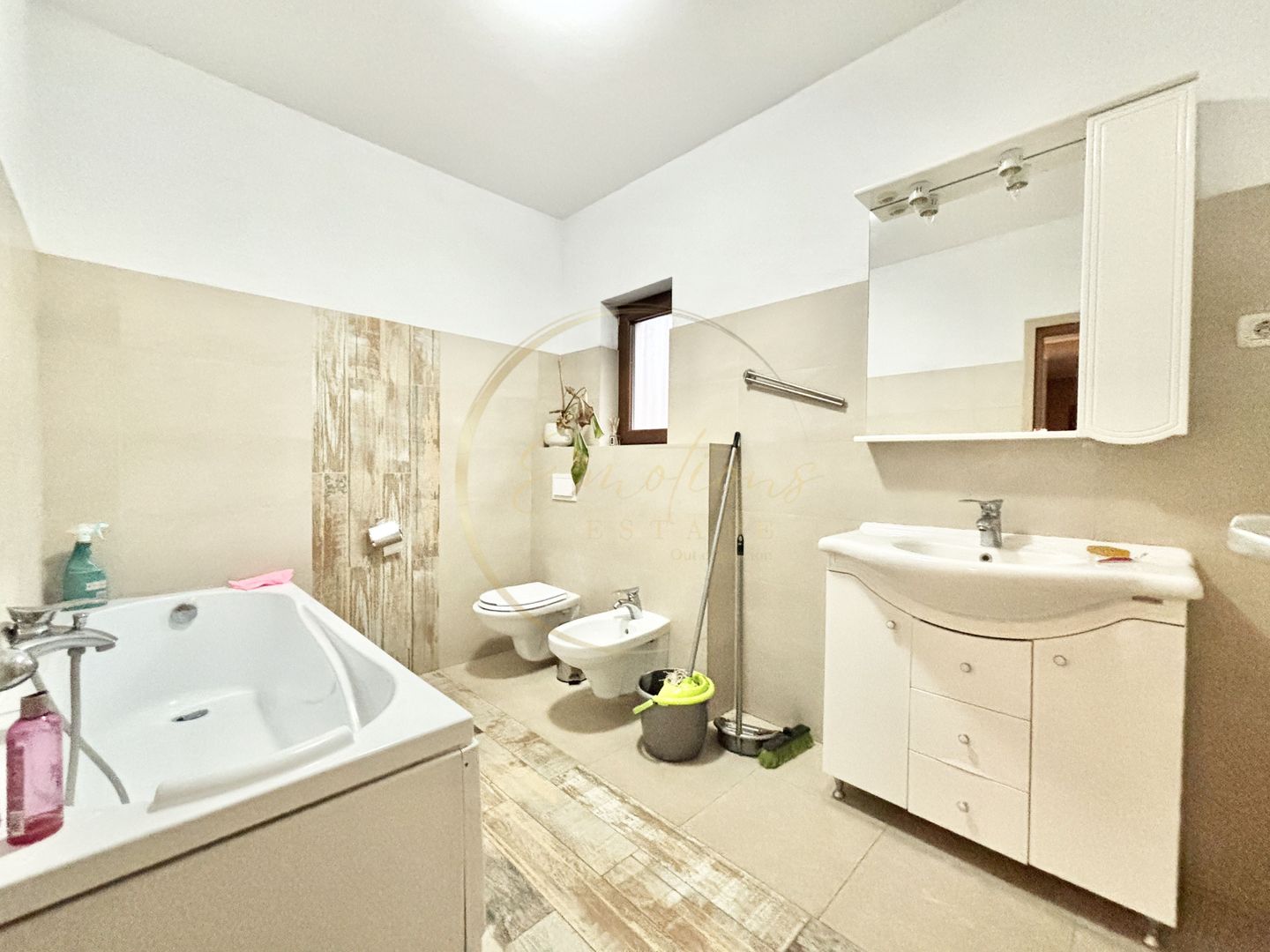 VILĂ DEOSEBITĂ ÎN CARTIERUL PLANETELOR, GIROC – ZONĂ REZIDENȚIALĂ LINIȘTITĂ - Poză 18