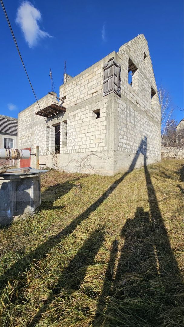 Vânzare, casă, 2 nivele, 4 camere, com. Cruzeşti - Poză 1