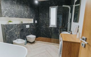 3 camere, ultracentral, Oradea. 205 000 E + TVA. Comision 0 - Poză 17