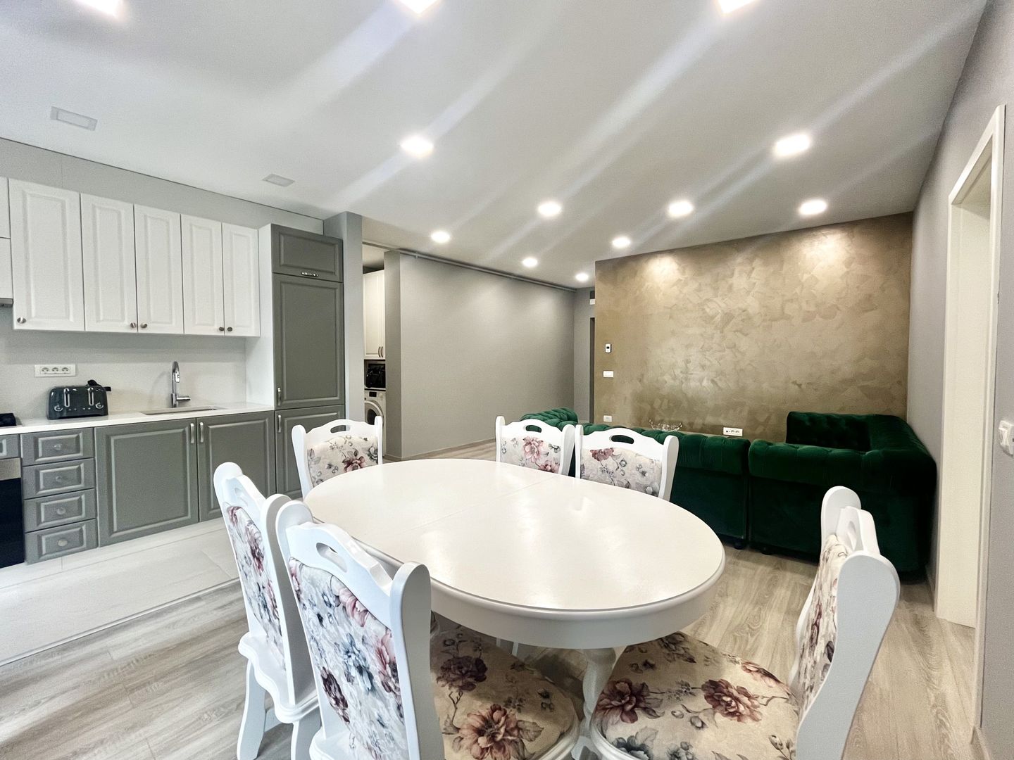 Apartament cu 3 camere, elegant, cu parcare si boxa, in zona Aradului - Poză 5