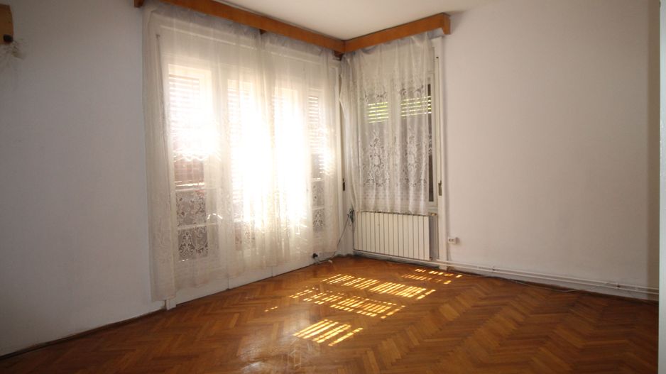 APARTAMENT IN VILA - Poză 4