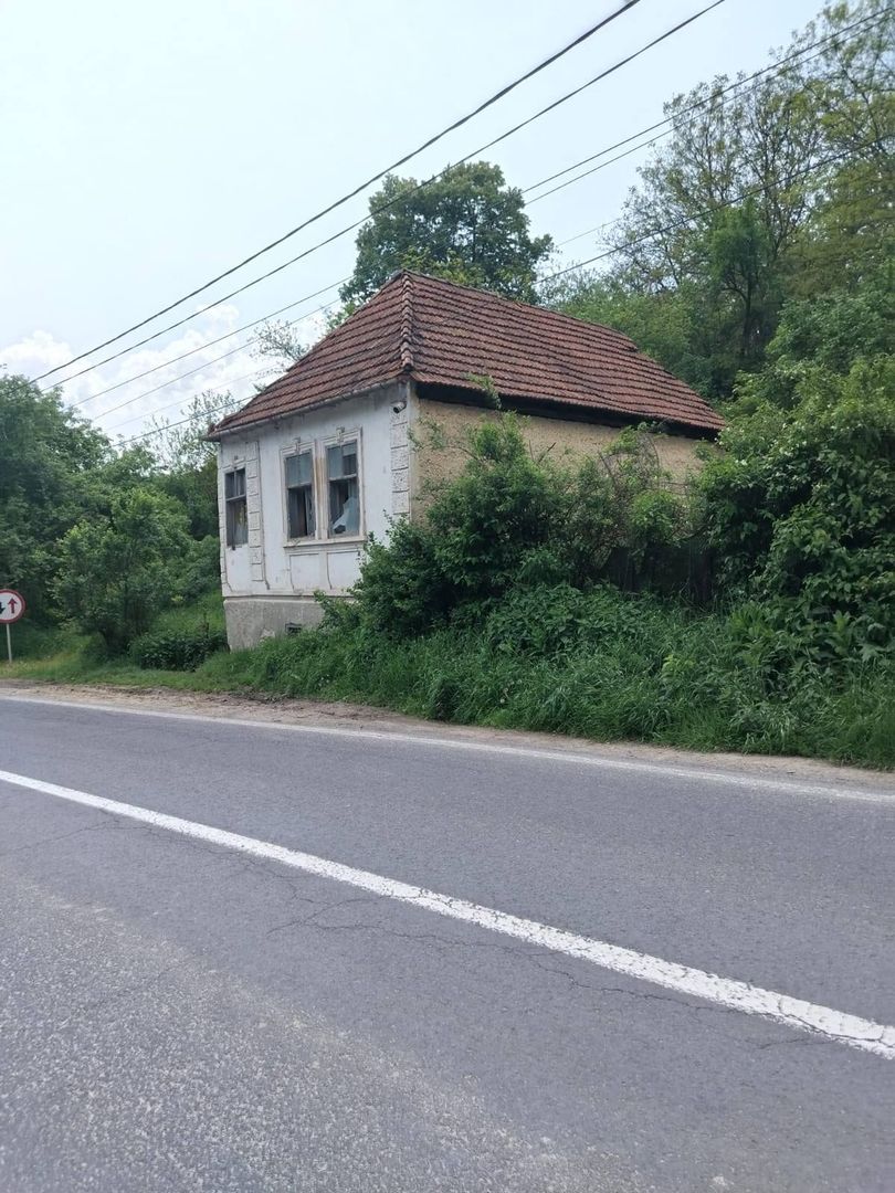 Casa demolabila si teren - Poză 1