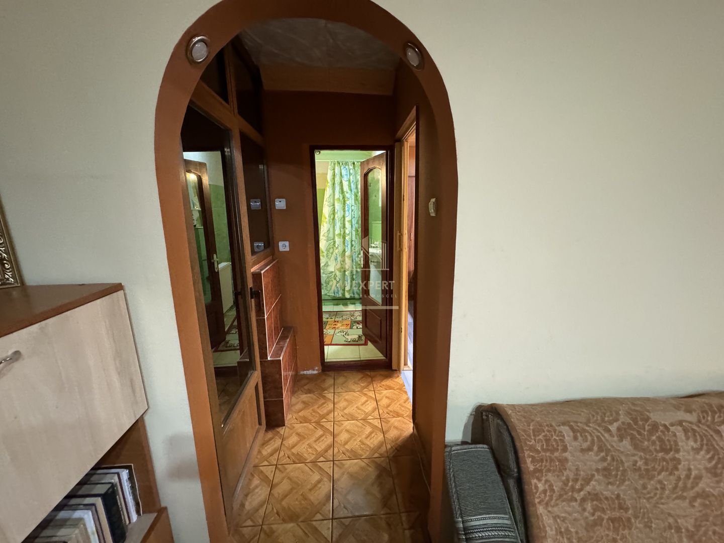 APARTAMENT CU 2 CAMERE, ETAJ 4, GRUI, CAMPULUNG - Poză 3