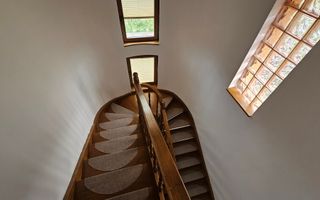 Casă deosebită, cu 5 camere, cu teren de 1132 mp – Cisnădioara - Poză 23