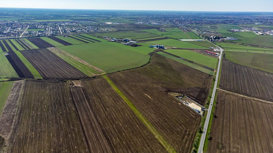 Teren intravilan cu acces la Drum Județean DJ 709 - 275200 mp - Poză 9