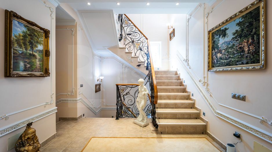Se oferă spre chirie casă exclusivistă amplasată în Centul orașului - Poză 21