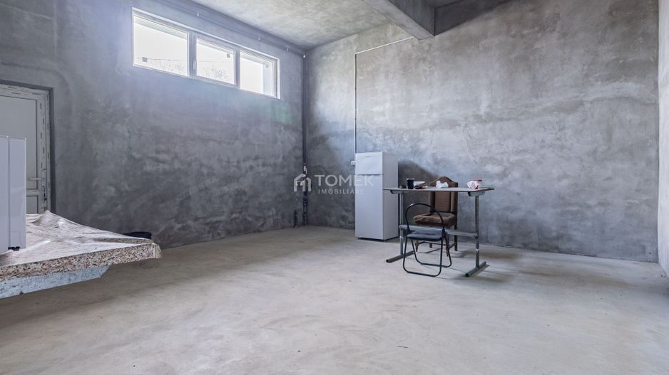 Hala industriala Codlea ,se poate impartii in doua - Poză 12