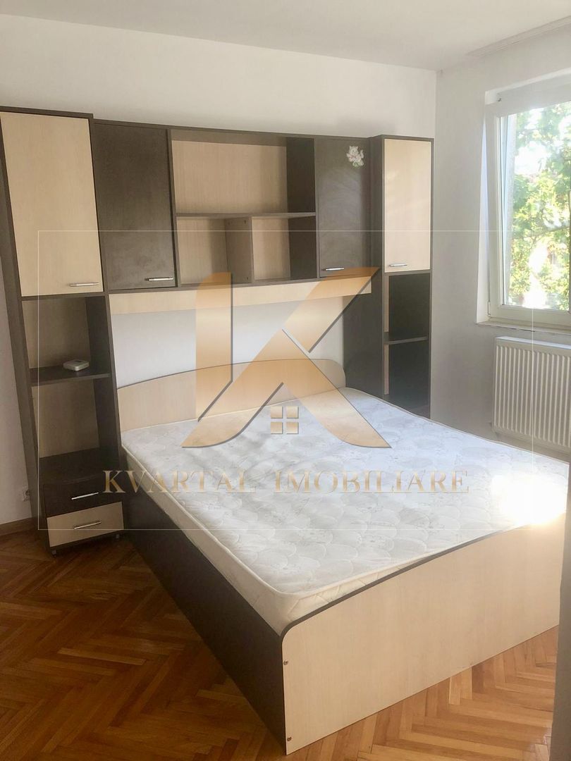 Apartament renovat 2 camere , 65 mp Zona Podgoria! - Poză 1