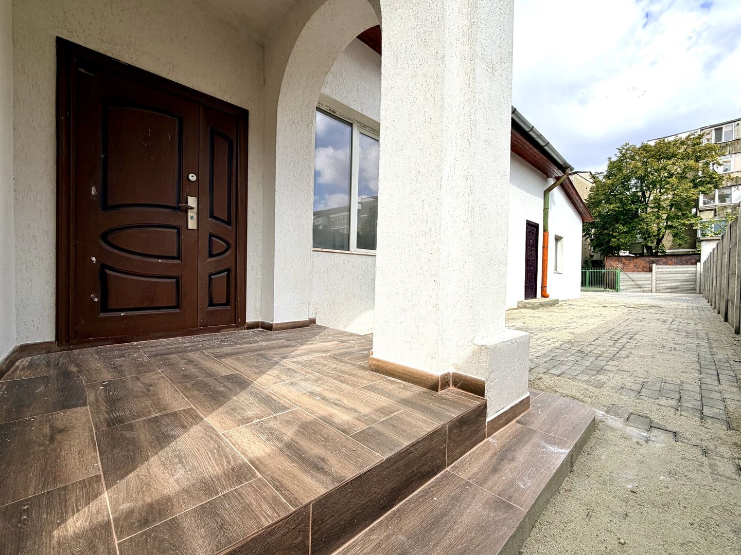 Spațiu comercial de închiriat – artera principală în nordul orașului. - Poză 1