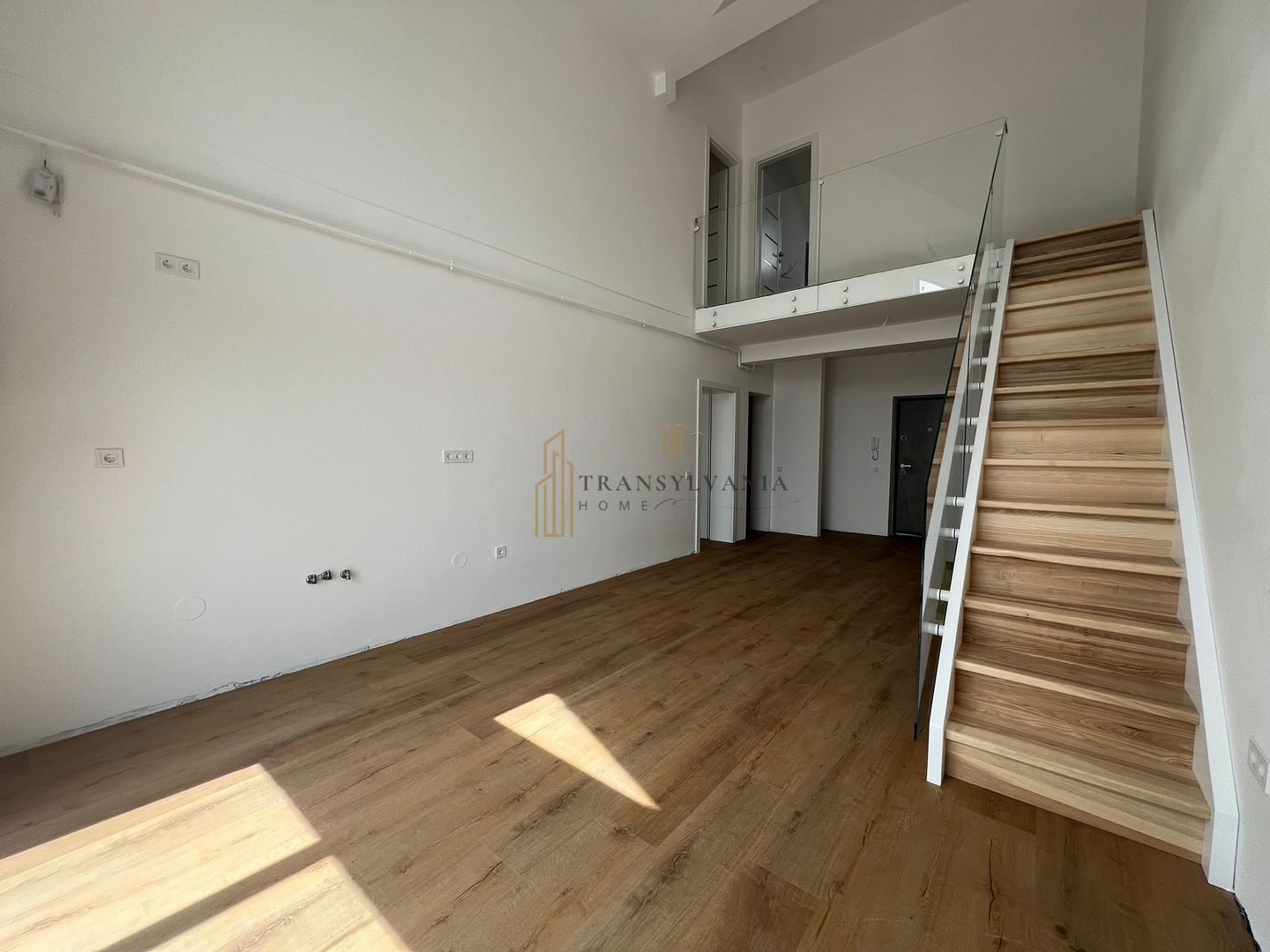 Apartament 4 camere, suprafata generoasa - Poză 4