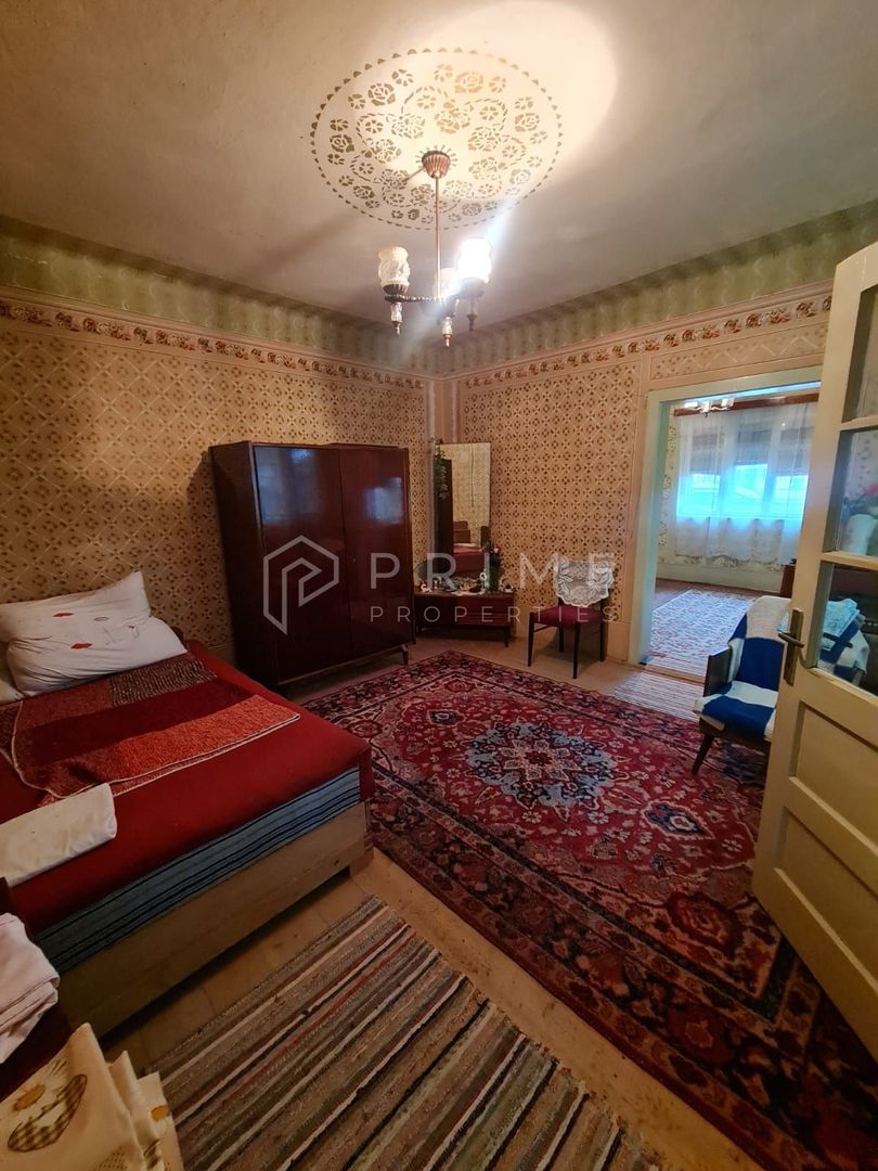 Casă cu teren de 1.000 m² – utilități complete, ideală pentru renovare - Poză 4