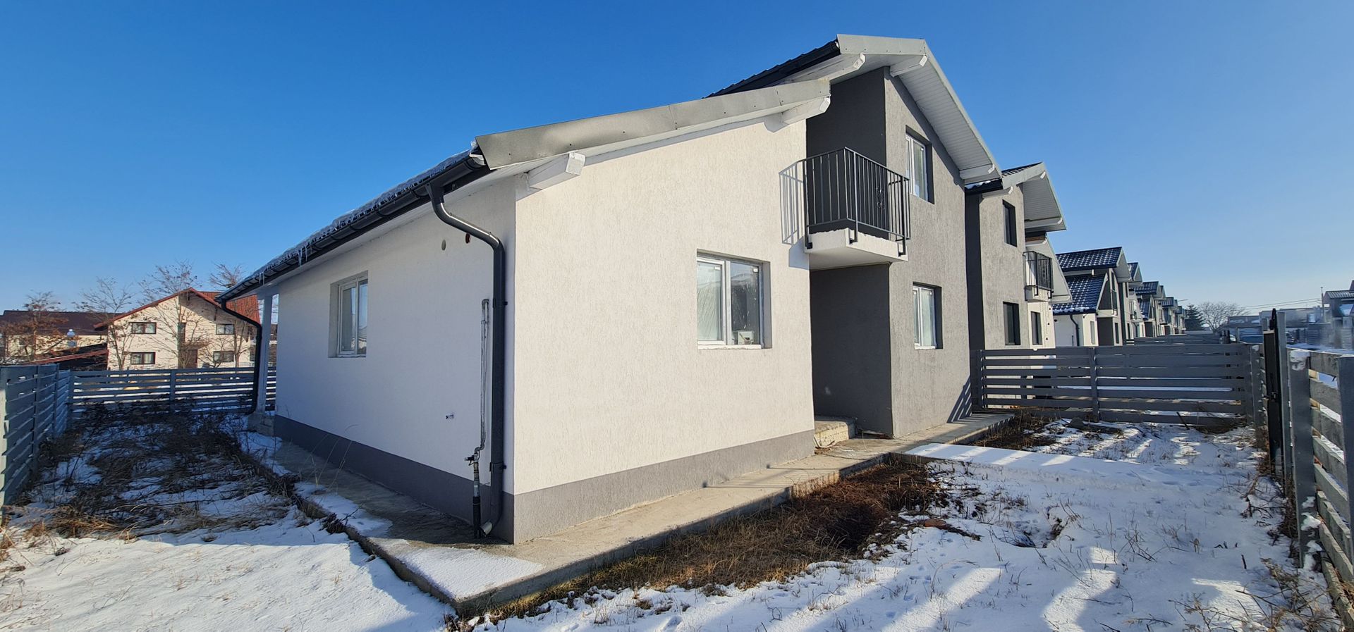 Casa individuala 5 camere cartier Izvor Tarlungeni - Poză 2