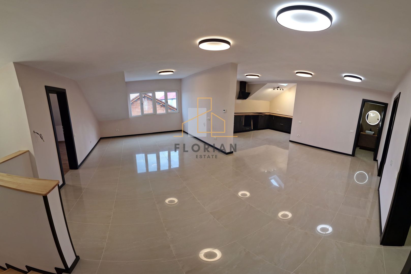 Duplex spatios si luminos in centrul Sacalazului - Poză 4