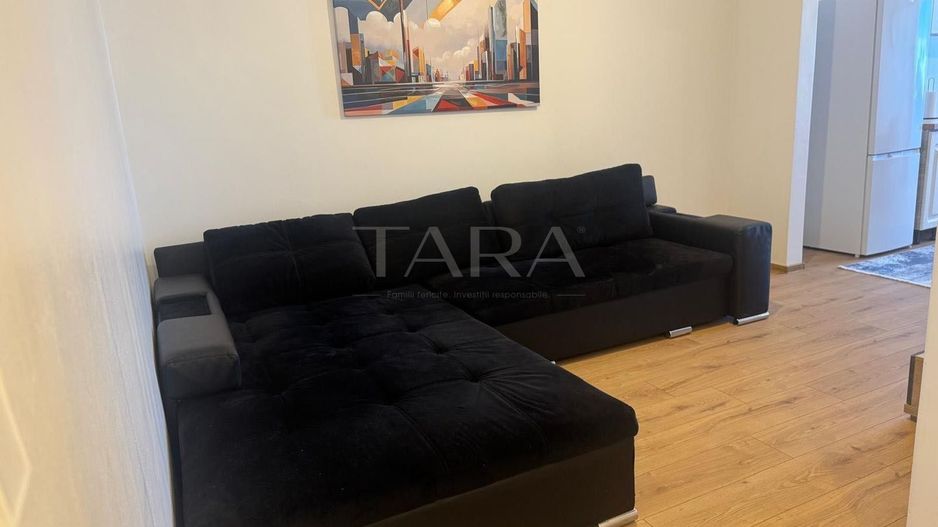 Apartament cu 2 camere, renovat, parcare subterană, zona Lombului. - Poză 1