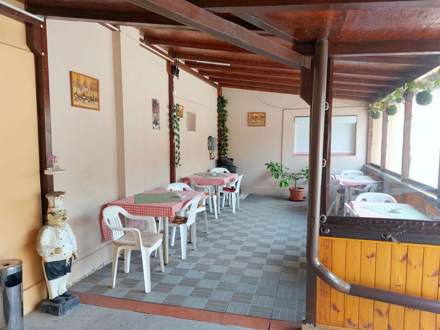 Pensiune de vânzare  – Galați | Bariera Traian | 14 camere - Poză 2