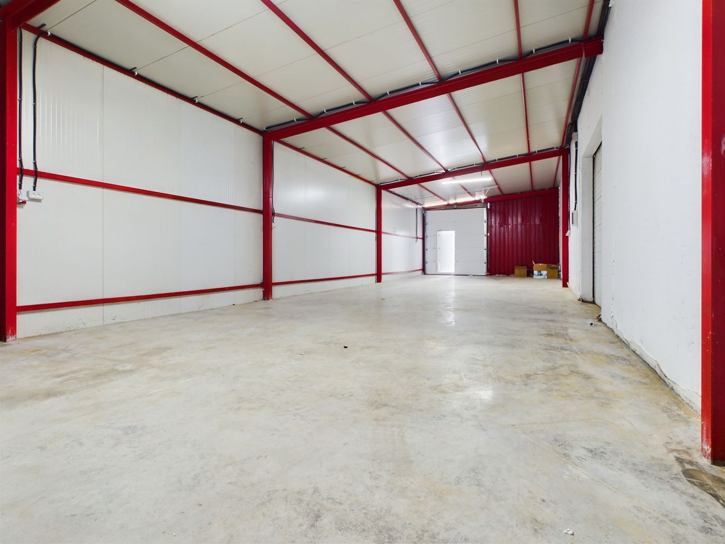 Hală cu suprafața de 120 mp - Poză 1