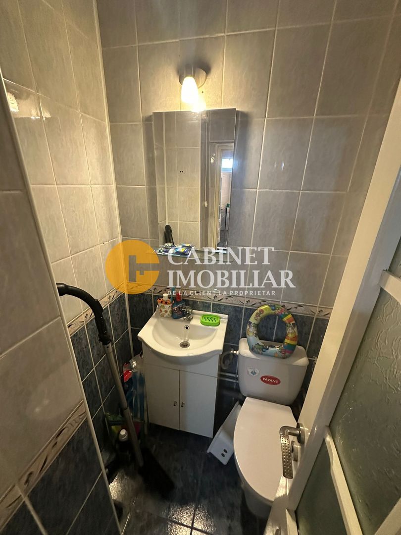 GARĂ - ARCU - 3 CAMERE DECOMANDAT - ETAJ INTERMEDIAR - Poză 8