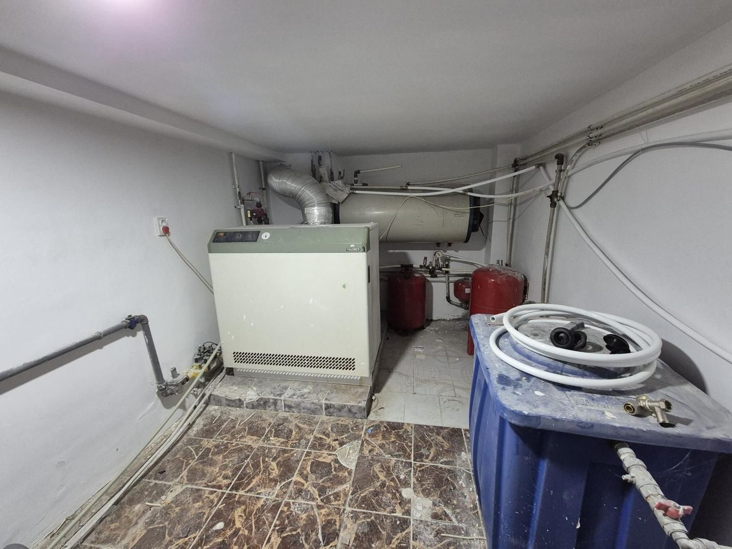 Oportunitate investitie - Vila renovata cu chiras in zona Bucurestii Noi - Poză 17