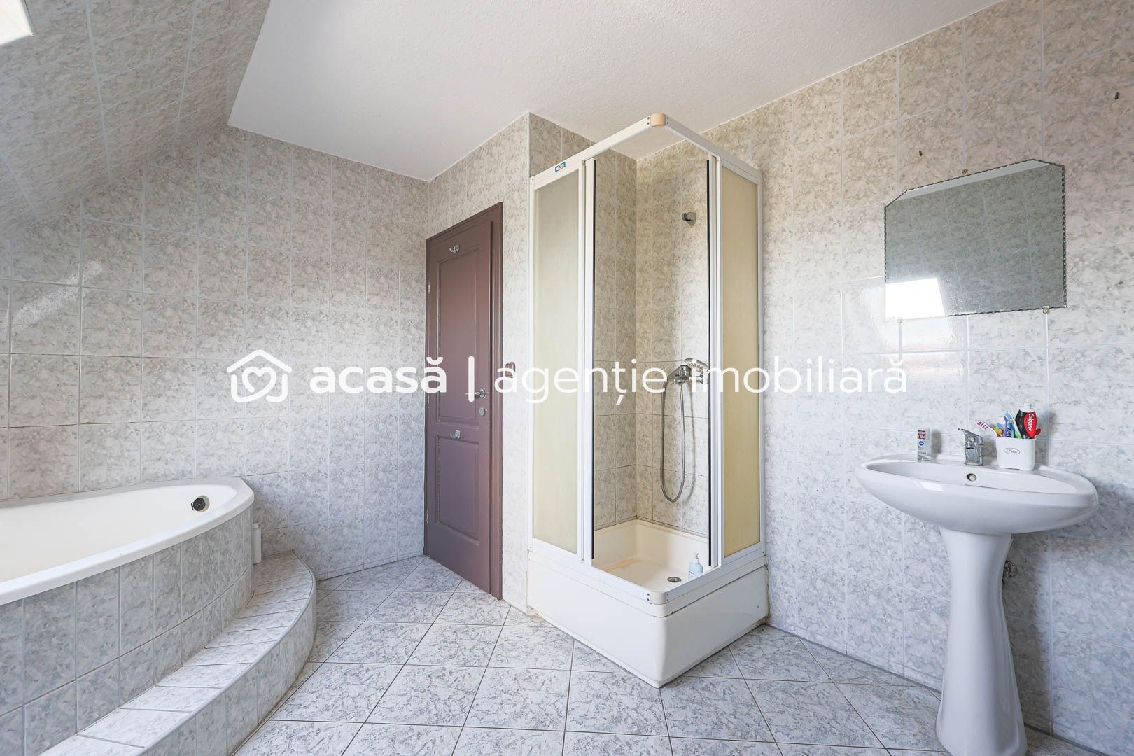 🏡 Visează la casa perfectă în Cartierul de Vest! 🌳 - Poză 9