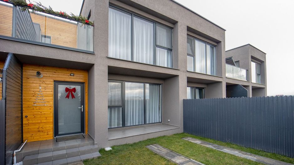 Casă înșiruită de vânzare în Sânpetru | Mobilată și utilată premium - Poză 17