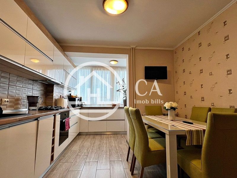 Apartament de vânzare cu 3 camere în zona Rogerius, Oradea - Poză 3