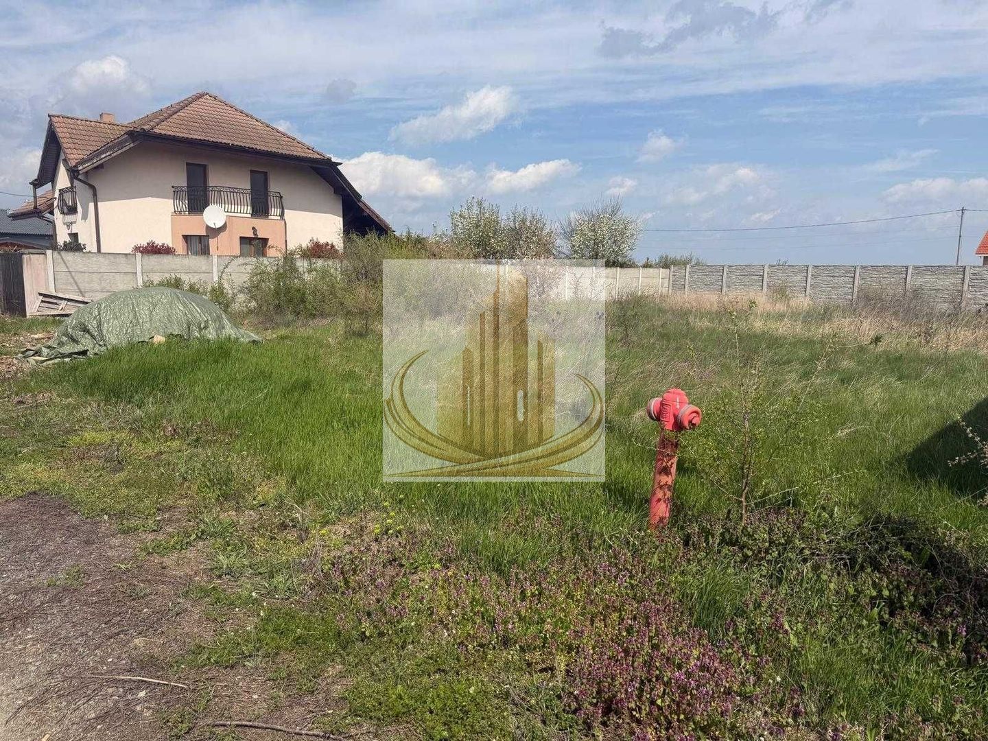 Teren intravilan Săcălaz, 600 mp, front 20 m, împrejmuit - Poză 2