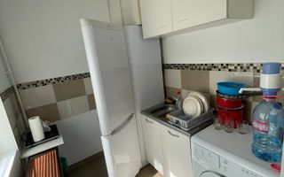 Închiriez garsonieră, Piața Victoriei, modernă, cu boiler - Poză 3