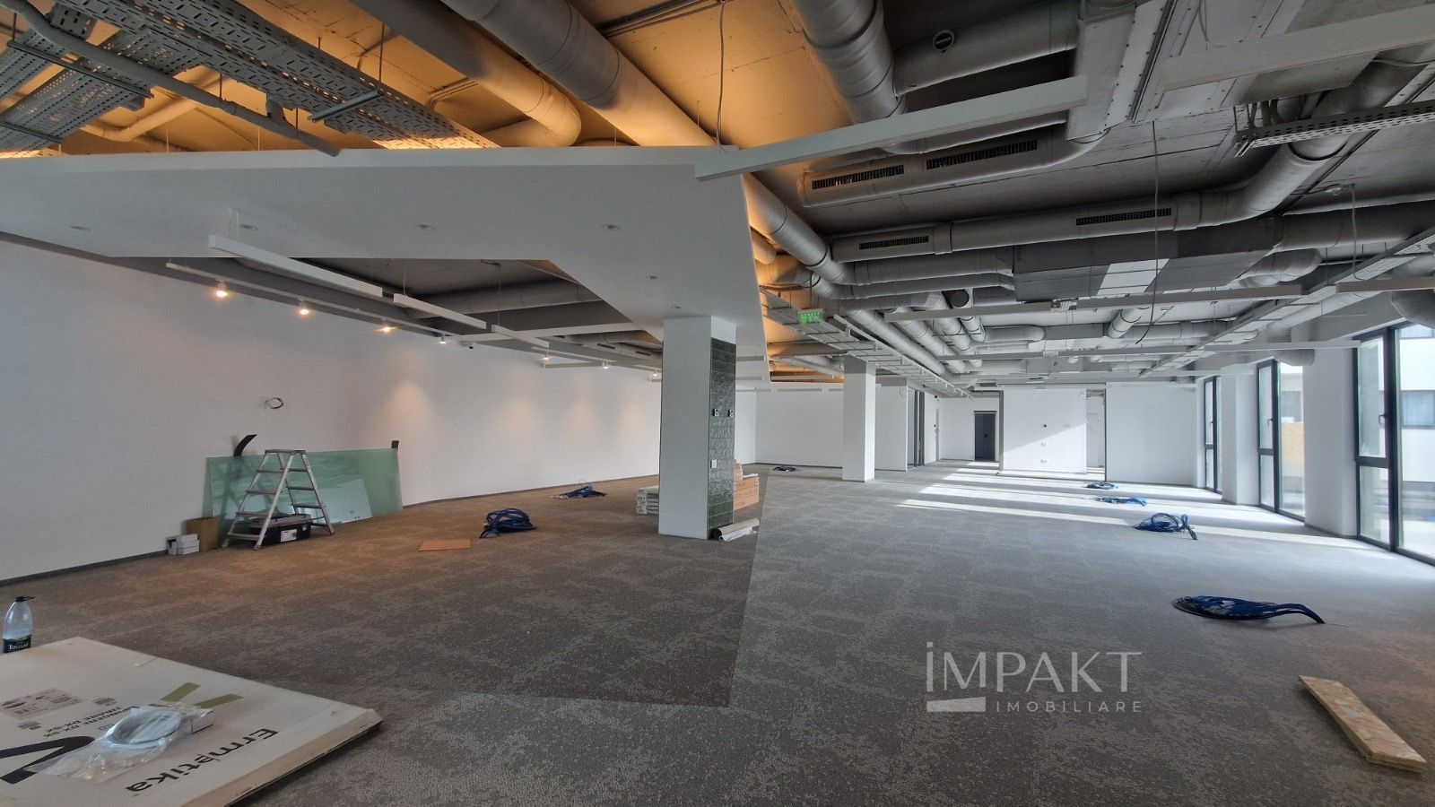 Spatiu servicii in cladire de birouri 440 m2 finisat la CHEIE,  Europa - Poză 6
