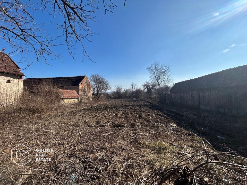 Teren generos de 2000 mp In Odvos, judetul Arad - Poză 1