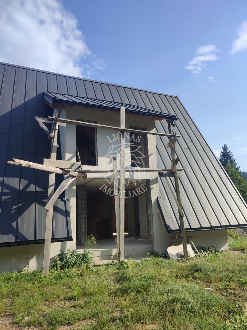 Cabana Finisata 160 mp -teren 4100 mp-Panorama spre Lac Colibita - Poză 3