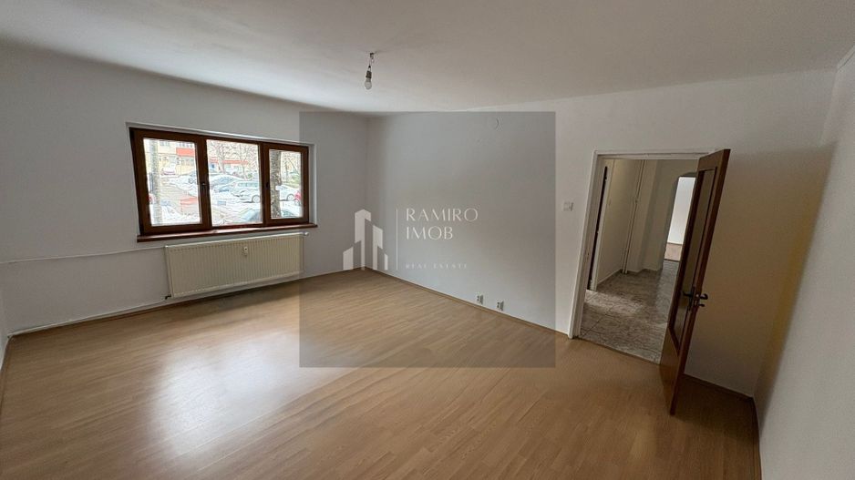 Apartament 2 camere decomandat an 1990 - metrou Eroii Revolutiei - Poză 1