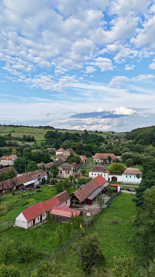 De vînzare casă cu 5 camere, sat Apoș, com. Bârghiș, jud. Sibiu - Poză 2