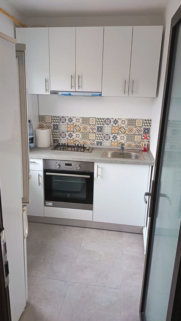 DE ÎNCHIRIAT - Garsonieră mobilată și utilată, zona Crucea Garii. - Poză 2