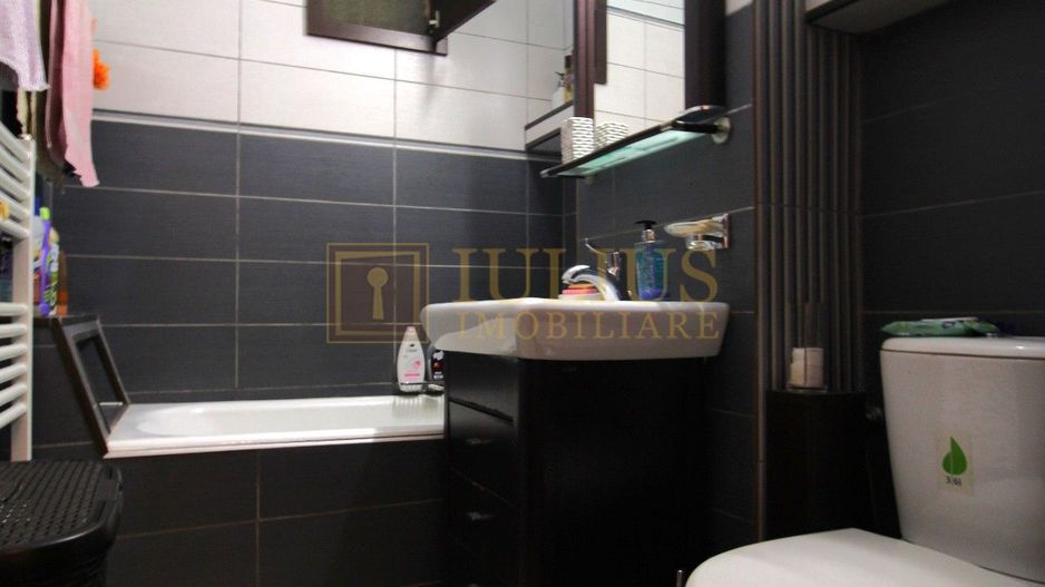 Apartament spatios, 3 camere, semidecomandat, Calea Buziasului - Poză 19