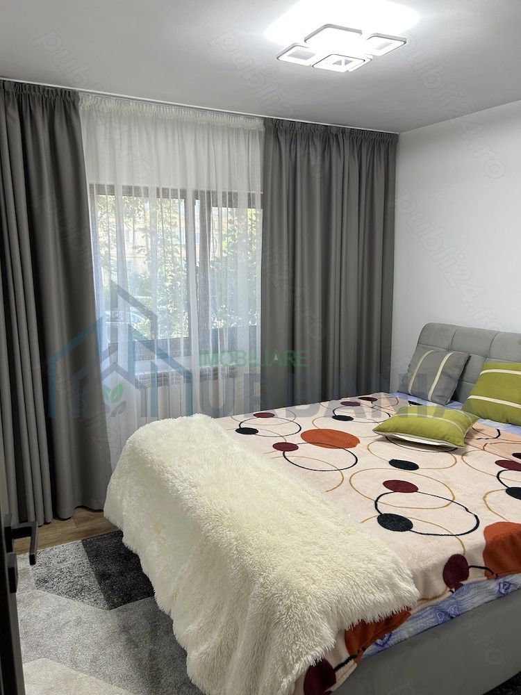 Apartament de vânzare cu 4 camere, decomandat, în Iași - Poză 1