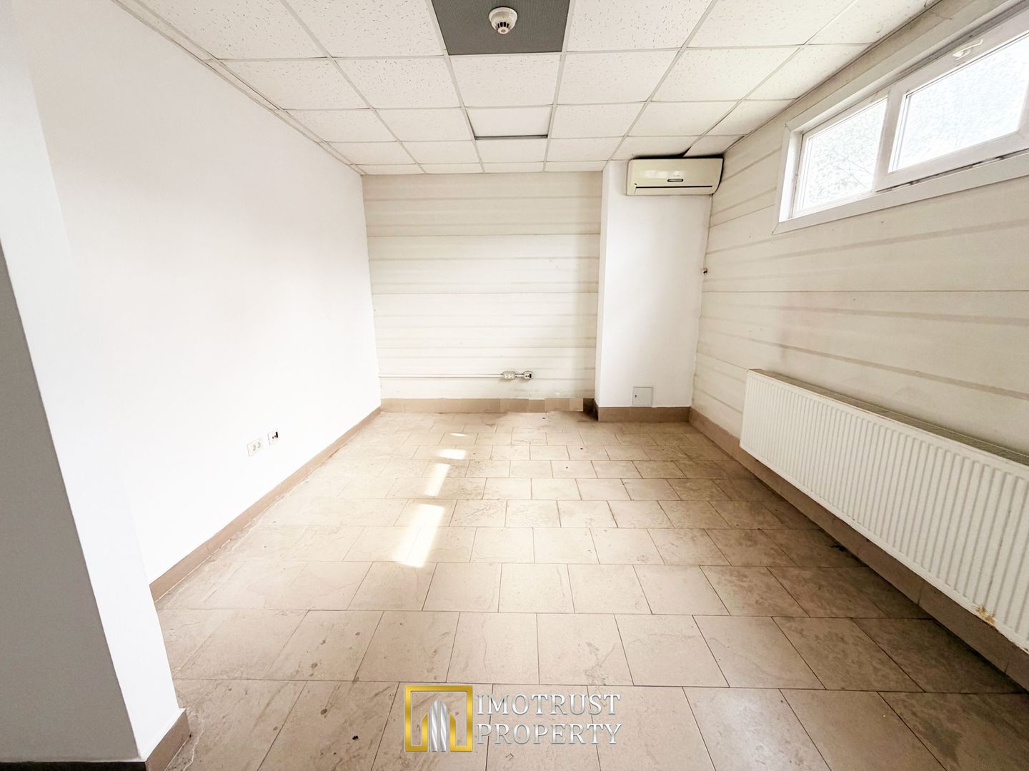 Birou de închiriat – 35 mp, parter, incintă industrială - Poză 1
