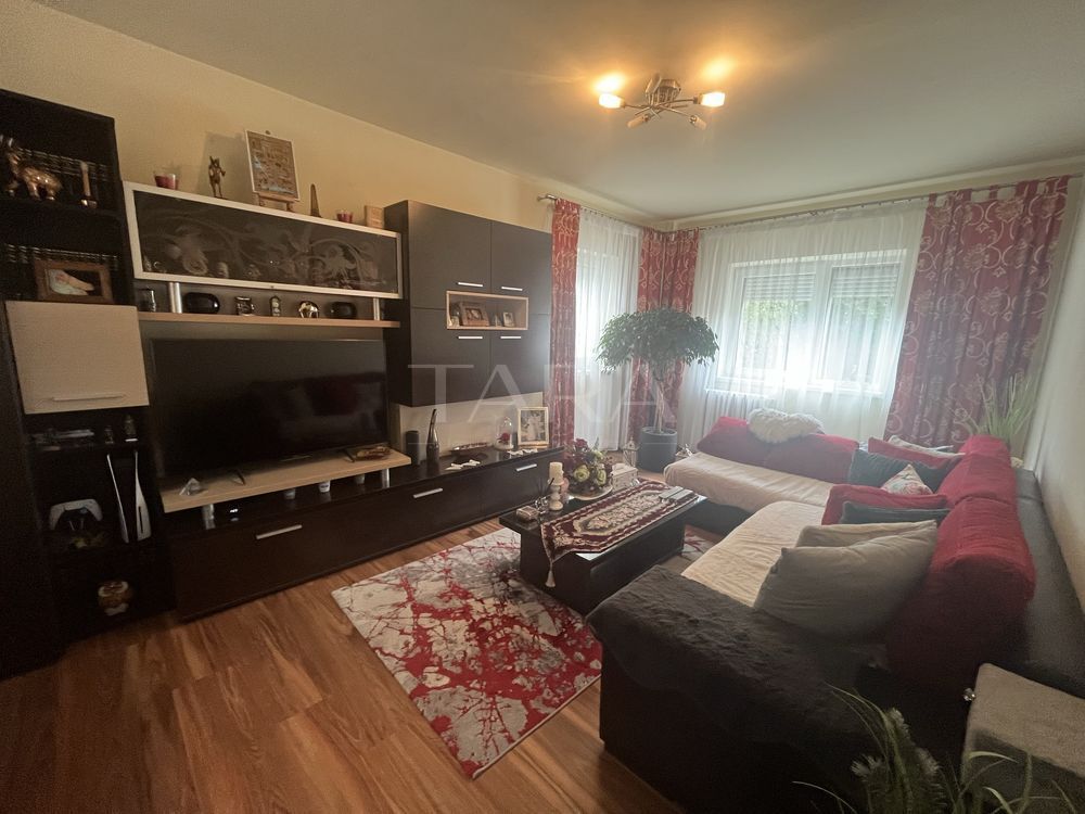 Apartament spațios, complet mobilat, în zonă liniștită - Poză 1