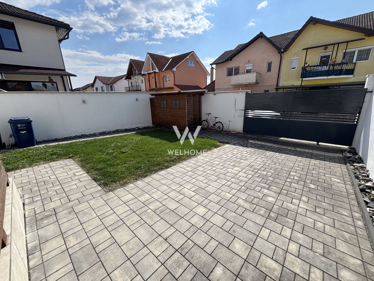 Casa generoasa LA CHEIE, curte 200 mp in Selimbar - Poză 2