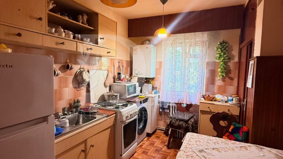 Apartament complet decomandat / etaj intermediar / - Poză 2