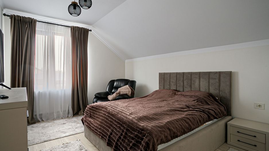 Vilă elegantă de închiriat în Subcetate - Poză 11