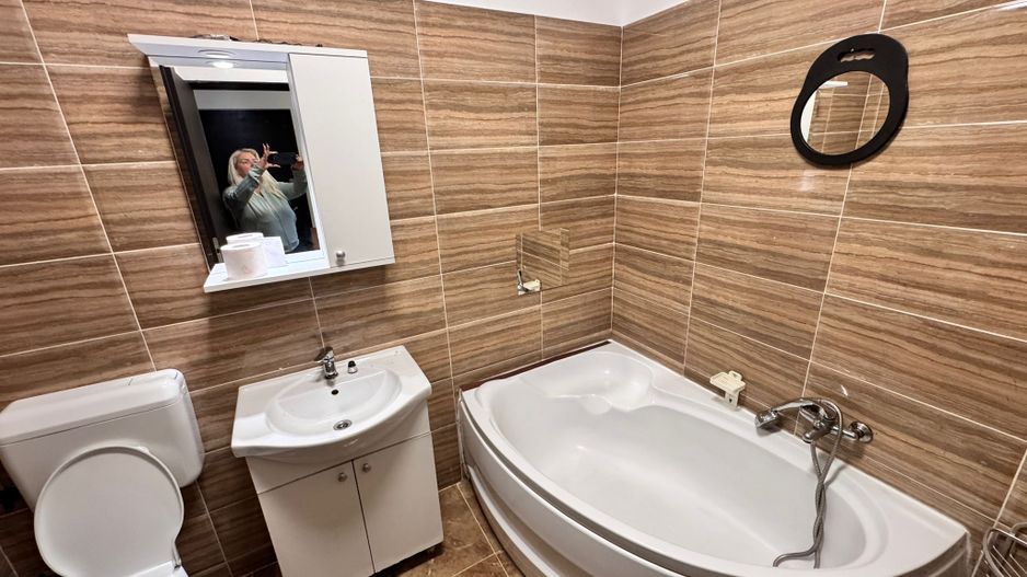 AP. 2 CAMERE, CENTRALA PROPRIE, LOC PARCARE, MOBILAT/UTILAT MODERN - Poză 4