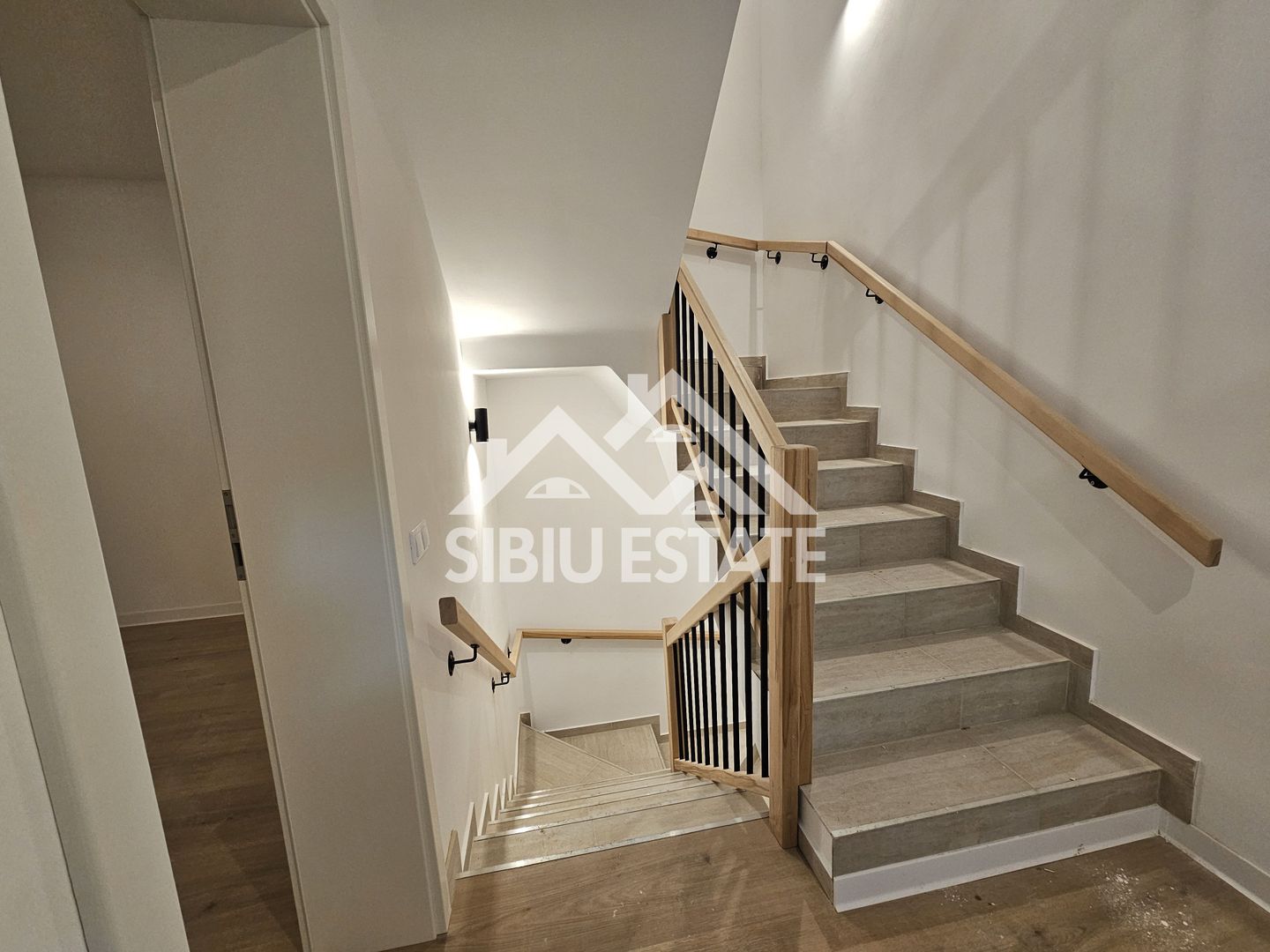 Casa de inchiriat, 4 camere, 2 bai, Sibiu Calea Cisnadiei - Poză 4