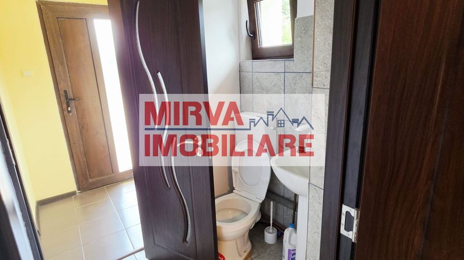 🏡 Casă renovată cu 6 camere, teren 557 mp – Berceni, Prahova - Poză 44
