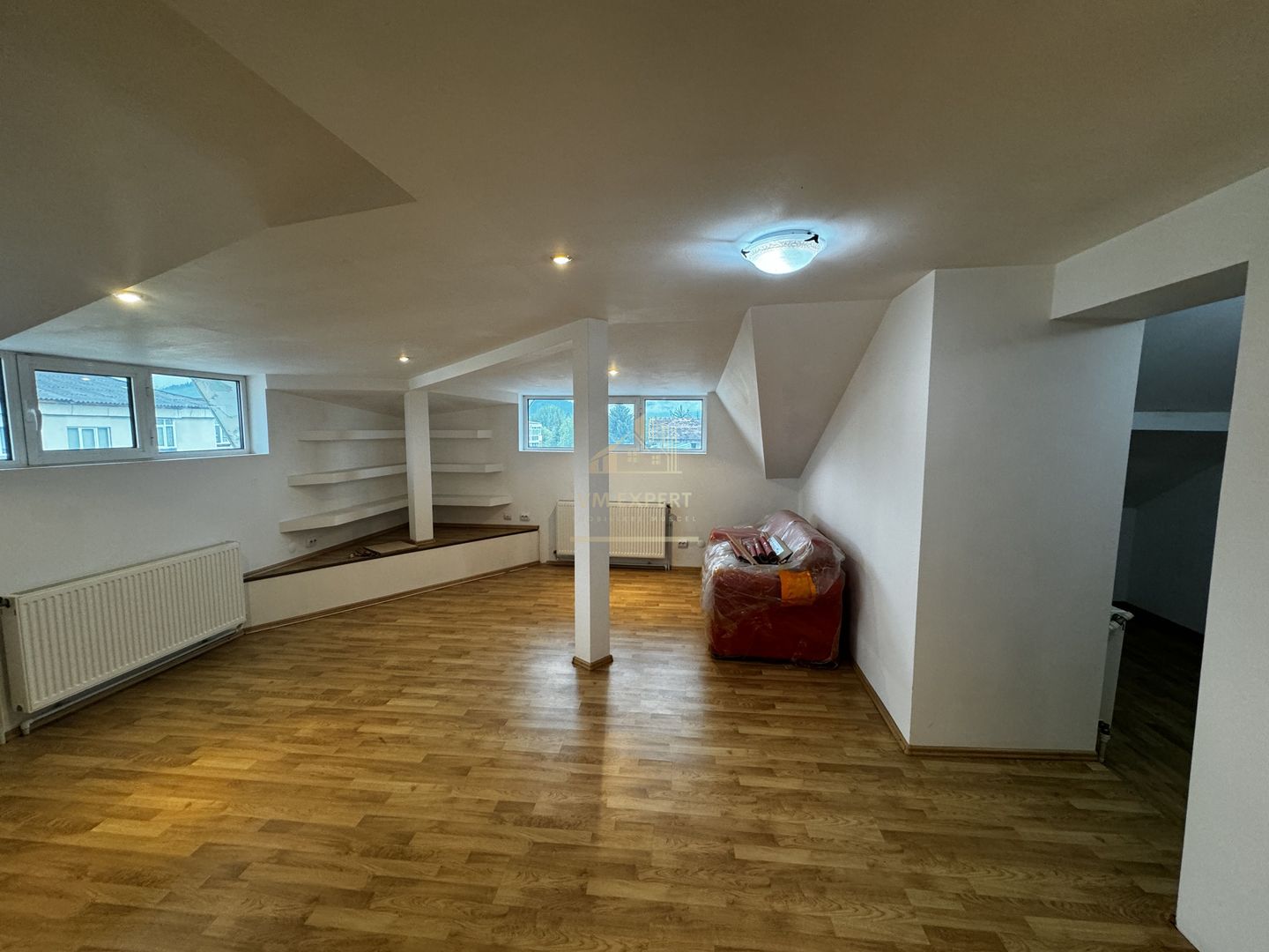 APARTAMENT CAMPULUNG TIP PENTHOUSE, 5 CAMERE GRUI - Poză 9